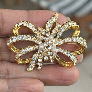 VTG Monet Bow Brooch Pin 2 Inch Gold Plate Ribbon Clear Crystal Faux Pearls Rare